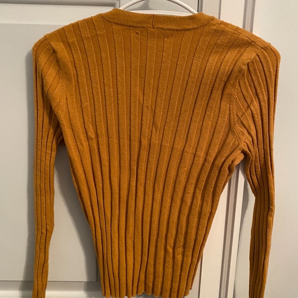 Stunning Yellow V Neck American Eagle Cardigan - Picture 3 of 3